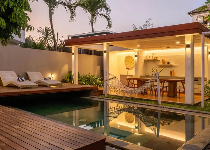 Stylish Tropical 2 Bedroom , , 400m To Finn Villa *