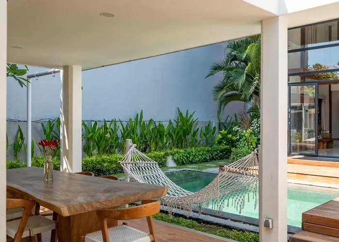 Stylish Tropical 2 Bedroom , , 400m To Finn * Canggu (Bali)