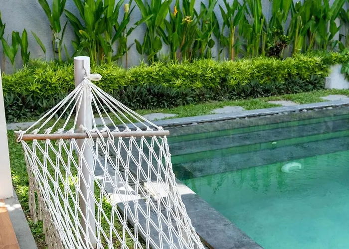 Stylish Tropical 2 Bedroom , , 400m To Finn Villa Canggu (Bali)