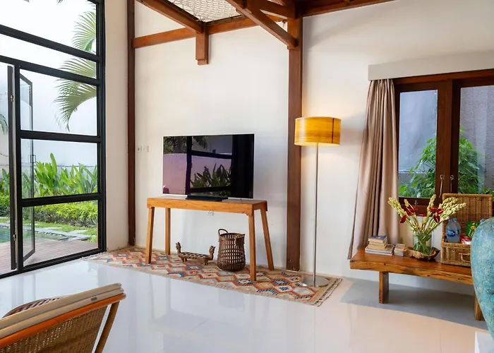 Stylish Tropical 2 Bedroom , , 400m To Finn Villa