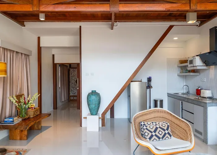 Stylish Tropical 2 Bedroom , , 400m To Finn Villa *